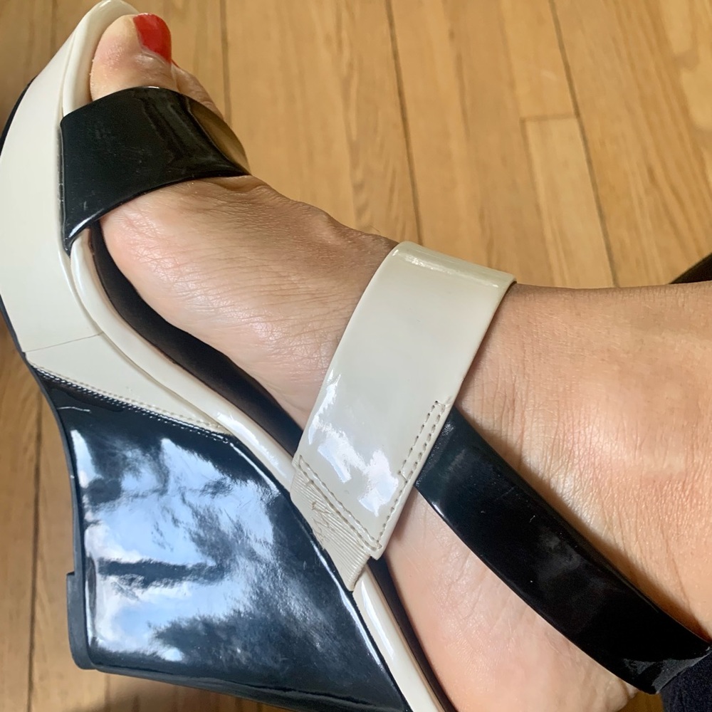 GUESS Wedges - Picture 2 of 2